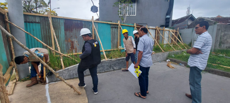 Melihat Kondisi Lapangan