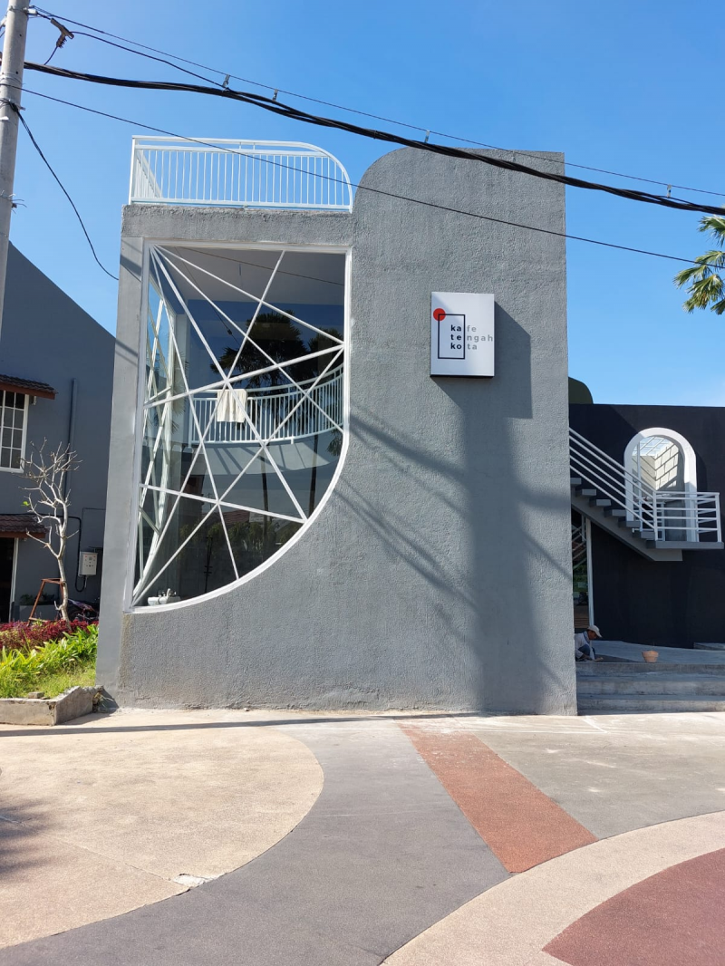 Pembangunan Kafe Tengah Kota Malang